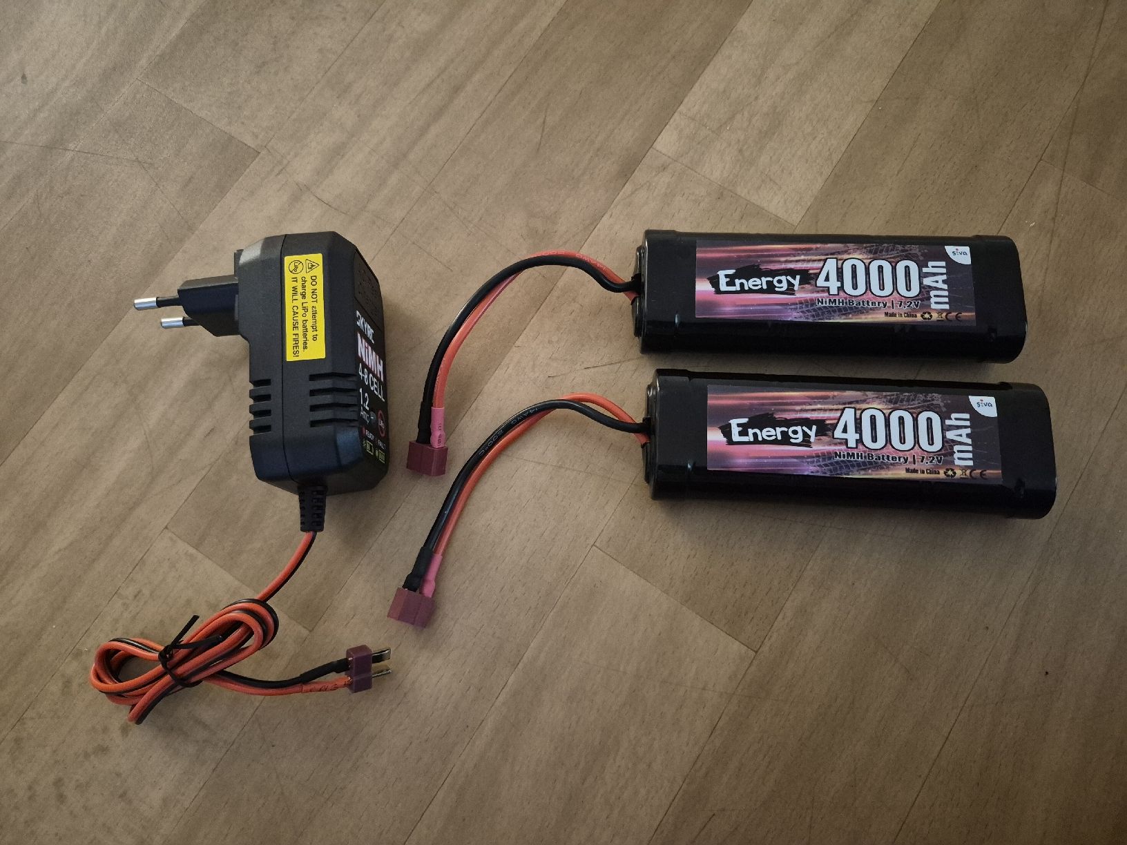 Batterie, Caricabatterie & Alimentatori: Akku 2 Stk 4000mAh Ladegerät – Usato da Dielsdorf venduto da BARDARRU