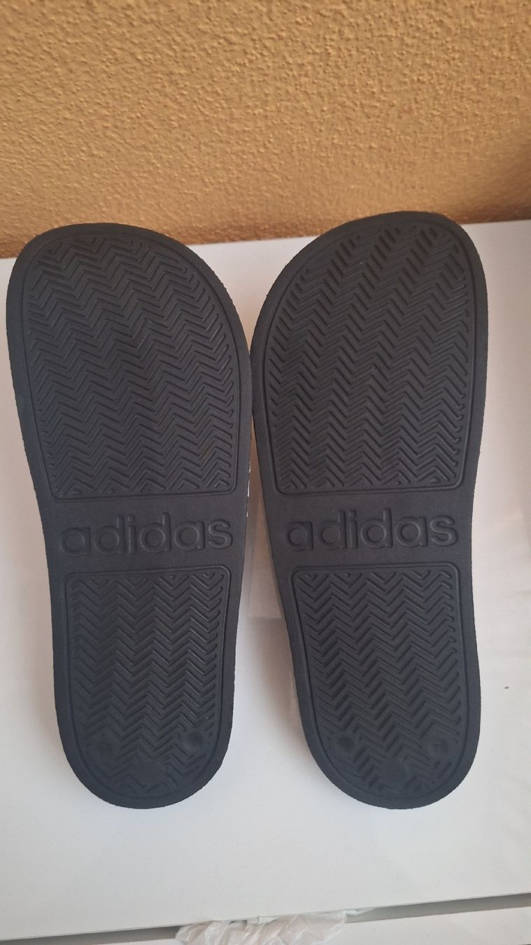 Adidas Herrenschuhe: Adidas Pantolette – Neu (gemäss Beschreibung) aus Dintikon von lec_89sx 1