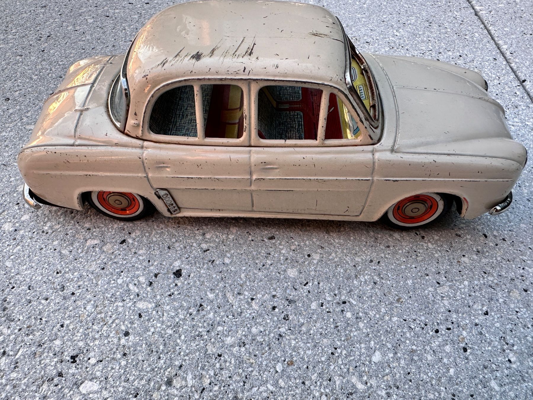 Jouets: Blechauto Renault Dauphine – Défectueux à Seuzach par Jage 2