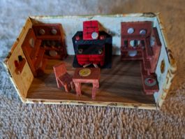 Puppenstubenküche, Kachelofen und Mobiliar fürs Puppenhaus