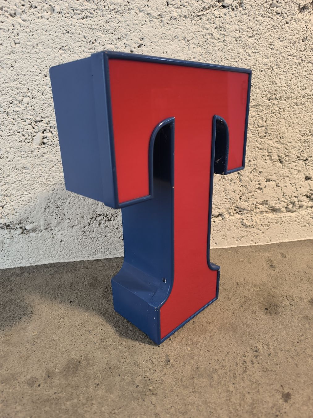 Tutte le decorazioni: Leuchtreklame Buchstabe "T" – Usato da Pfäffikon SZ venduto da nidisale