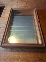 Wandvitrine Holz mit Glasböden gebraucht, sehr guter Zustand