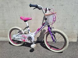 Mädchenfahrrad der Marke Racer.