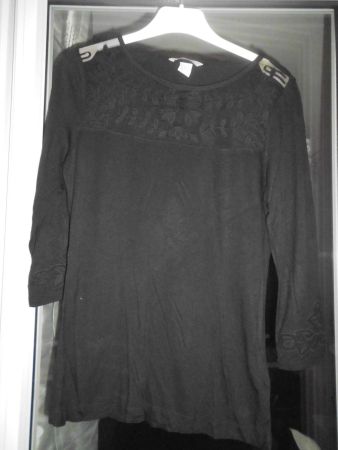 T-shirt noir avec les dentelle T. M