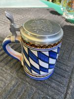Bierkrug mit Zinndeckel Wappen Motiv Keramik blaugrau