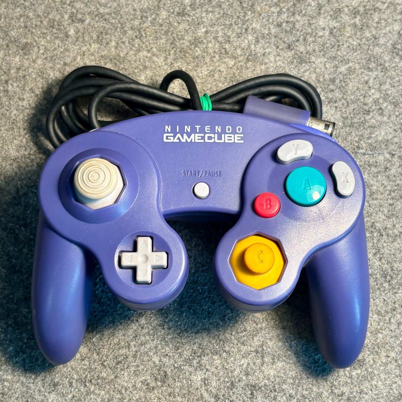 Nintendo Manettes: Gamecube Controller Original Violett – D'occasion à Mollis par GamingCorner