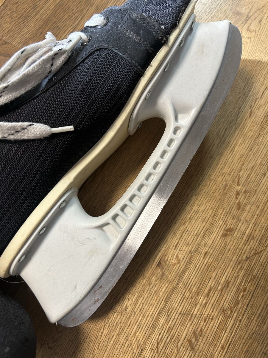 Bauer Schlittschuhe: Patins à glace – Gebraucht aus Posieux von coutset 1