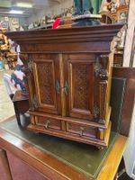 Wundervoller Modellschrank um 1890  " Crazy Xmas 🎁 "