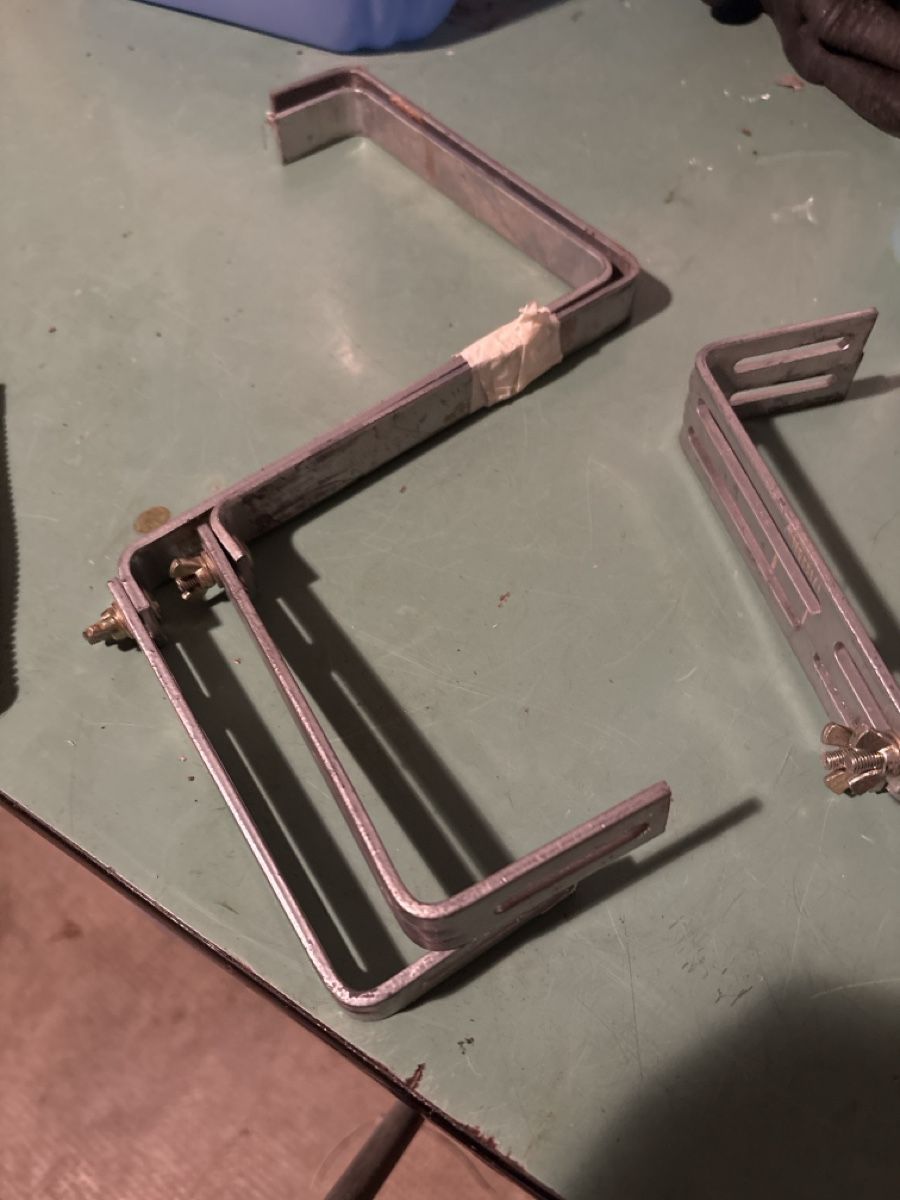 Allestimento di negozi e stand fieristici: 2 supports de jardinière pour balcon – Usato da La Chaux-de-Fonds venduto da Joeldu23