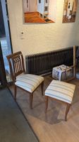 Stuhl und Hocker Set Holz mit Muster guter Zustand