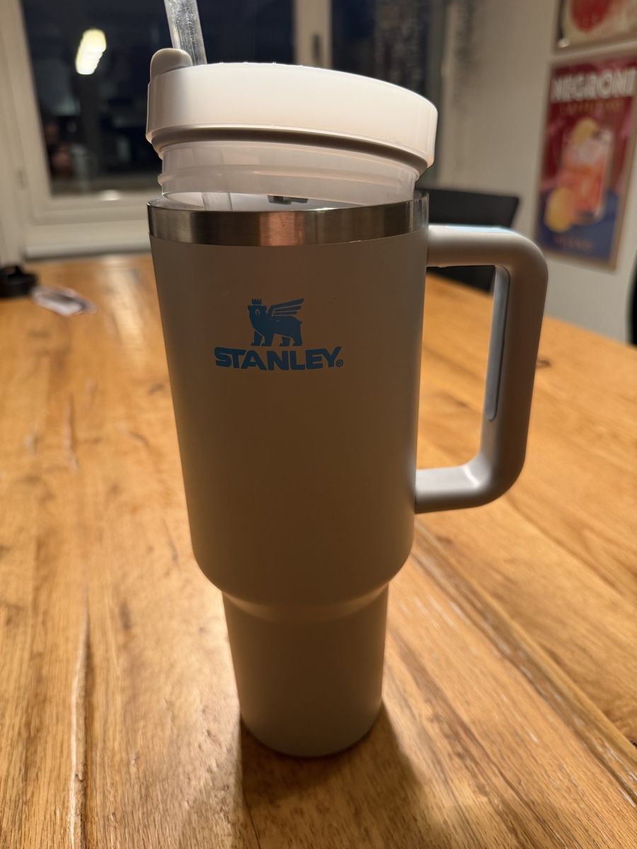 Stanley Gourdes & Thermos: Stanley Cup 1.18L hellgrau – D'occasion à Forch par mtor83 1