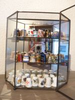 FINGERHÜTE – SAMMLUNG  in Glasvitrine