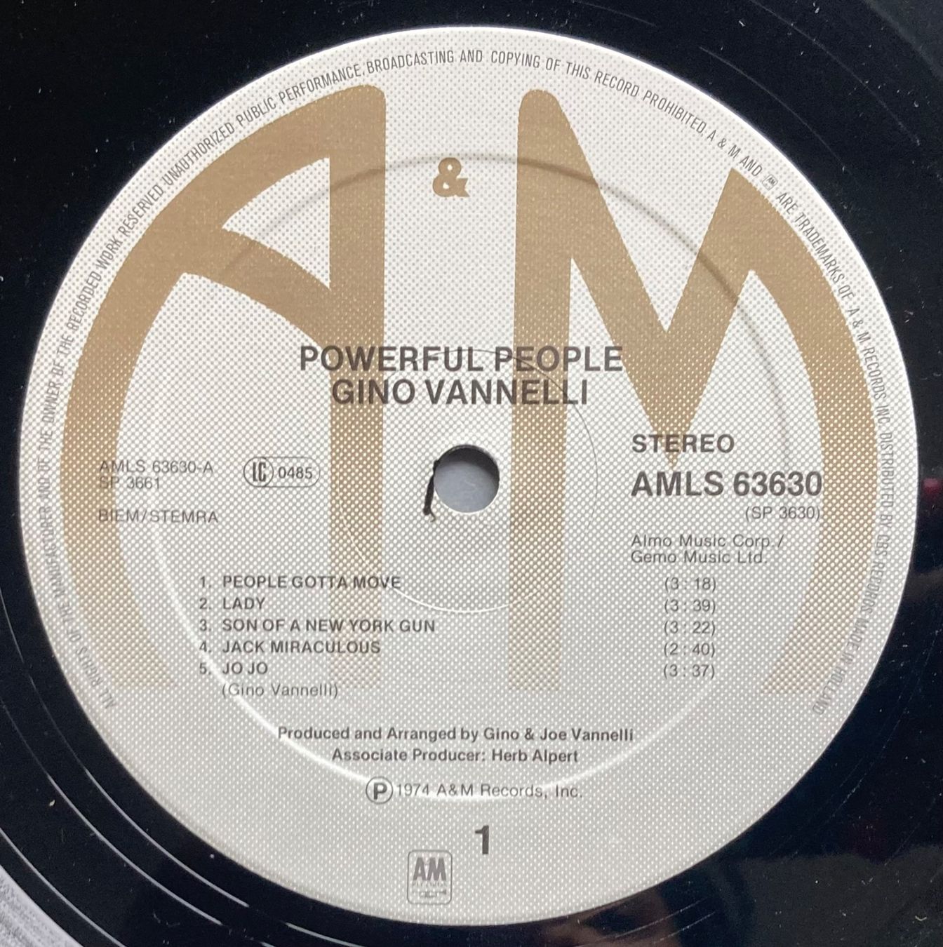 Dischi in vinile: GINO VANNELLI - POWERFUL PEOPLE – Usato da Poliez-Pittet venduto da Newtown-Records 3