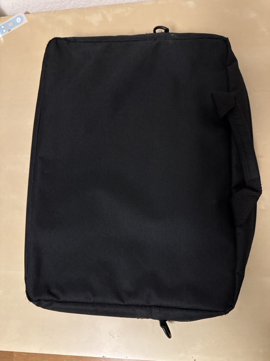 Taschen: Laptop Tasche   Ca. 44. x. 33. cm. – Gebraucht aus Zürich von She10