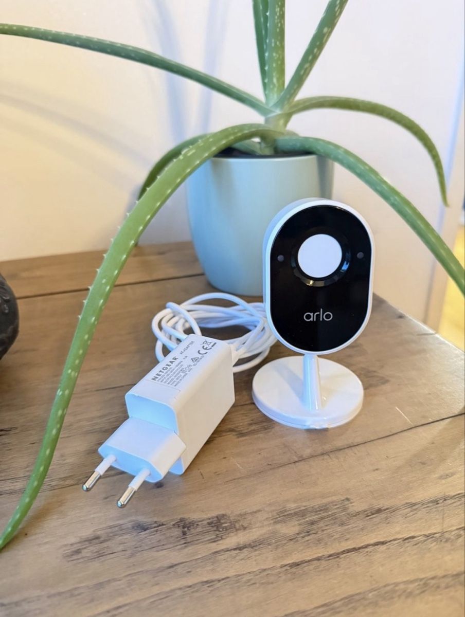 Arlo Videocamere: Arlo Essential indoor Kamera, weiss – Usato da Flums venduto da Sascha121