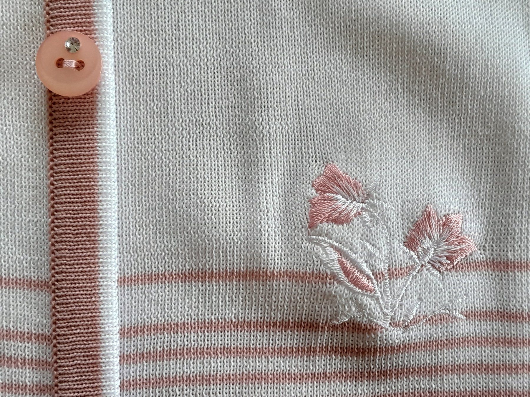 T-shirt: T-shirt jaquette S-M neuve – Nuovo (secondo la descrizione) da Charmey (Gruyère) venduto da Laulau.sansan 3