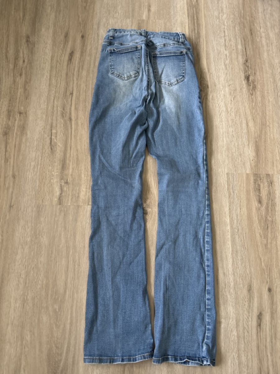 Shein Jeans: Shein Jean super stretch taille 26 – Neu (gemäss Beschreibung) aus Delémont von Ma_LoU.01 1