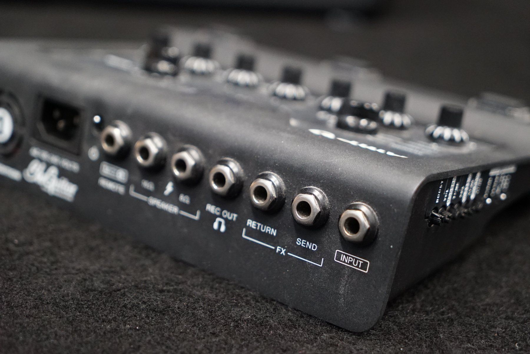 Amplificatori: BluGuitar AMP1 Iridium Edition & Bluguitar TwinCab 2x12" – Usato da Ortschwaben venduto da Musictrade 5