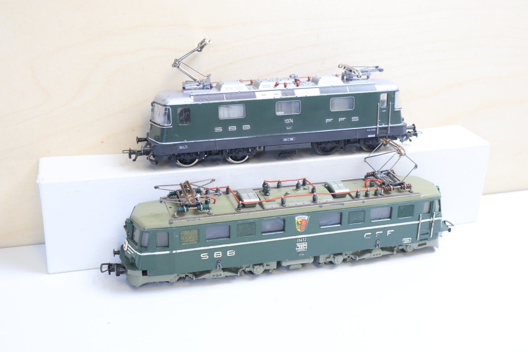 Fleischmann Modelleisenbahnen: Fleischmann 2 x SBB Re 4/4/Ae 6/6 E-Loks - H0 DC – Gebraucht aus Winterthur von Monstera 2
