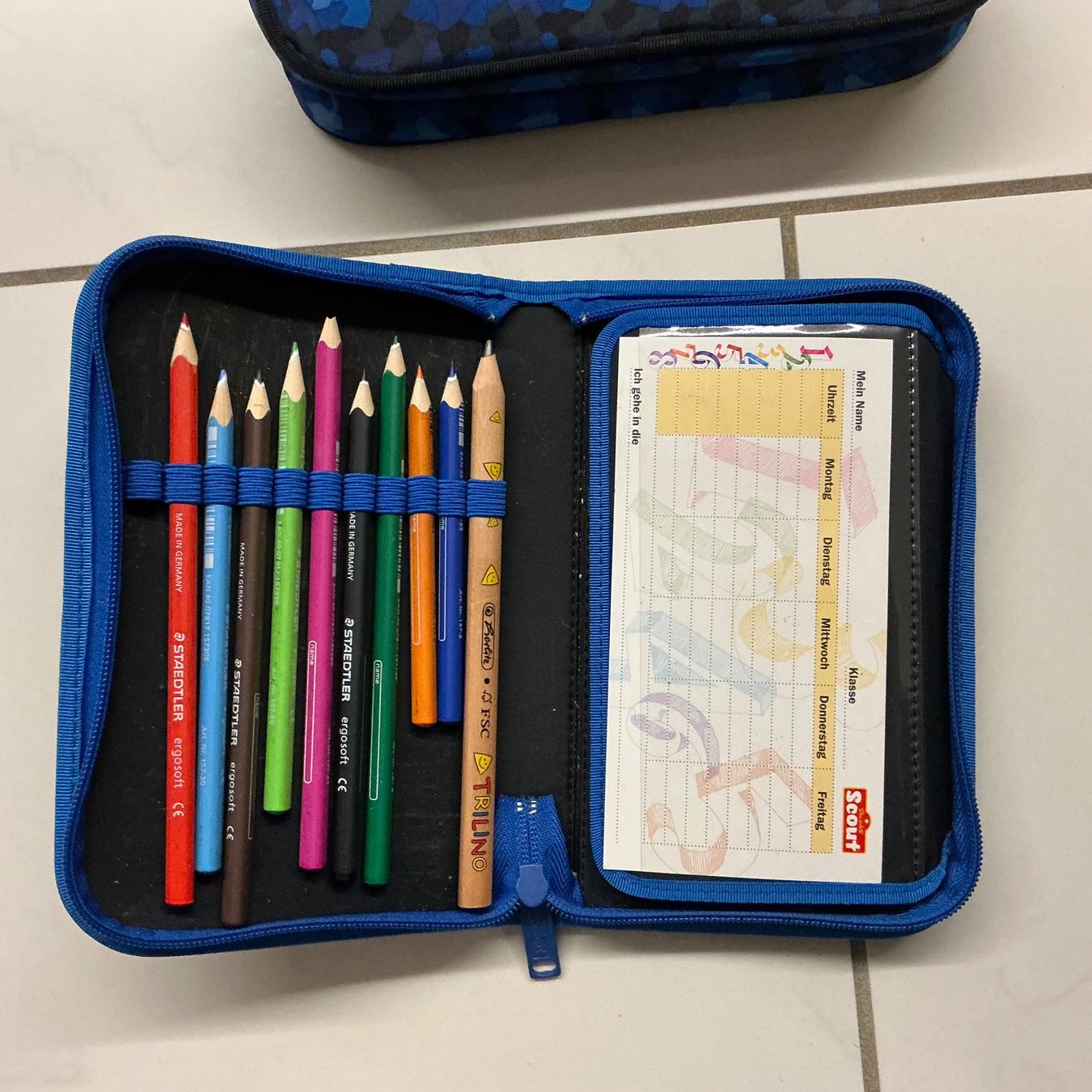 Astucci : Schul Etui Scout mit Traktor Motiv – Usato da Biel-Benken BL venduto da Sahra1 2
