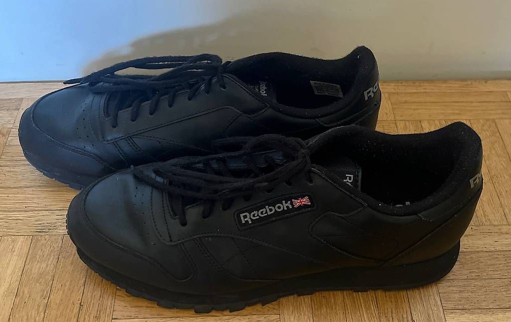 Reebok Chaussures hommes: Sneakers REEBOK Schwarz Gr. 44 – D'occasion à Urdorf par Resumasa 1