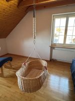 Babywiege mit Feder