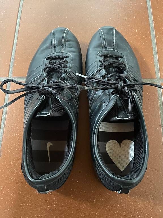 Scarpe da donna: Chaussures NIKE – Usato da Neuchâtel venduto da Rudjes