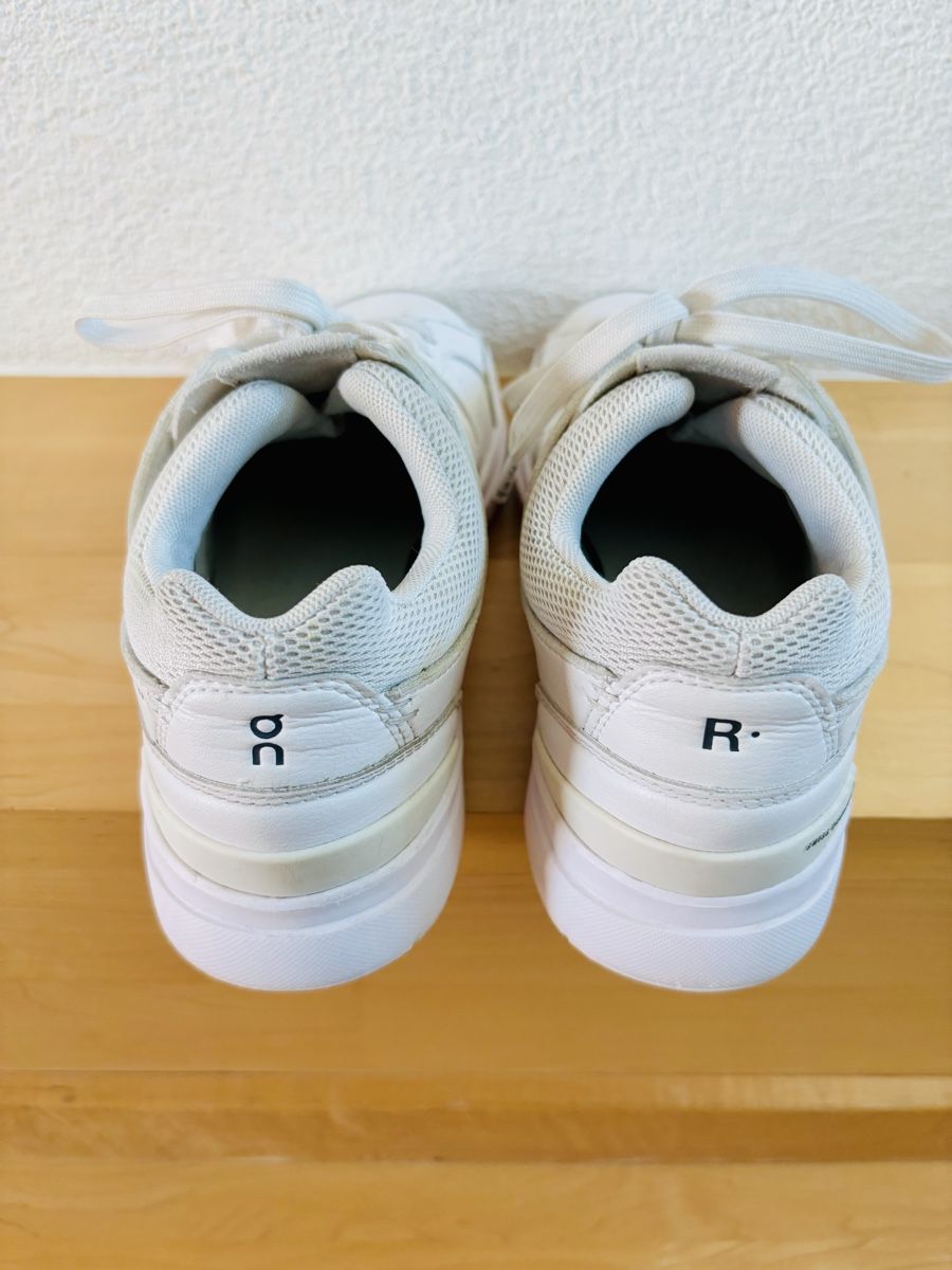 On Scarpe da donna: On Sneaker The Roger weiss Gr. 38.5 – Usato da Ennetbürgen venduto da Evelyne_G 2