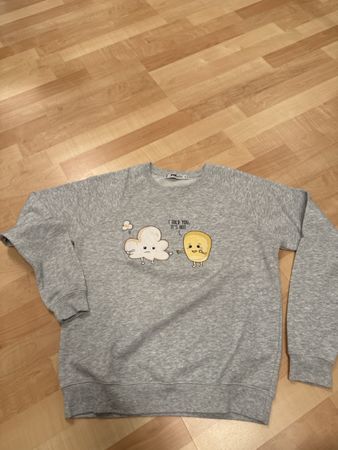 Grauer Pullover mit witzigem Print, Grösse S
