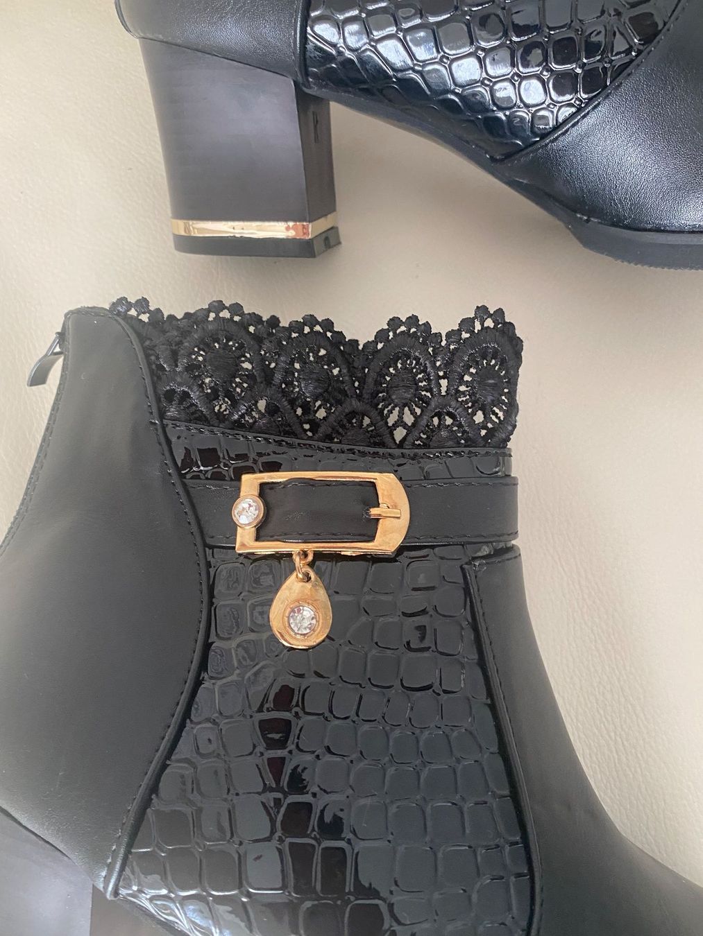 Scarpe da donna: stilvolle und edle Stiefeletten mit Décor, 38 – Nuovo (secondo la descrizione) da Winkel venduto da ferrari2022 2