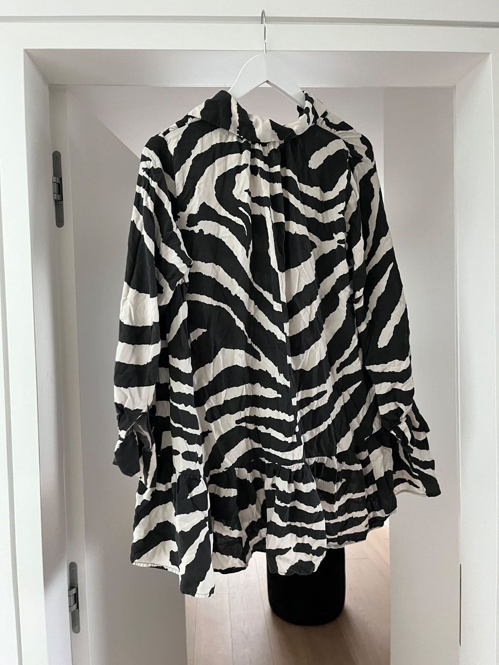 H&M Vestiti: Luftige kurzes Kleid in Zebra Optik – Usato da Uitikon Waldegg venduto da YRH 1