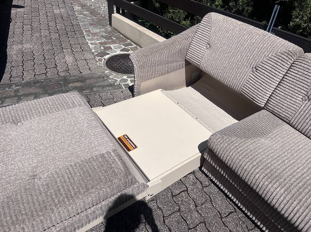 Divani: Schönes, massives Bettsofa – Usato da Pfäffikon ZH venduto da Sandra07000 3