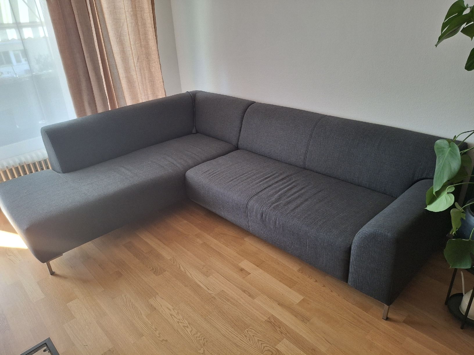 Sofas: Pfister Ecksofa dunkelgrau Textilbezug gebraucht mit Mängel – D'occasion à Ostermundigen par NAANLO