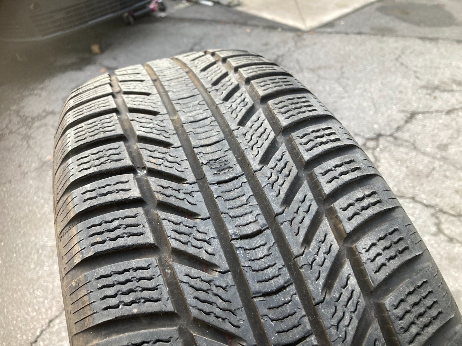 Continental Pneus & Kompletträder: 215/65R16 Winterpneu Continental – Gebraucht aus Cham von WB2223 5