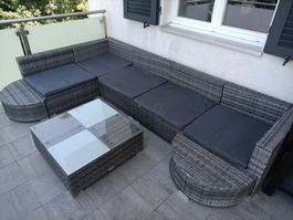 Polyrattan Lounge Set mit Tisch. Sehr guter Zustand
