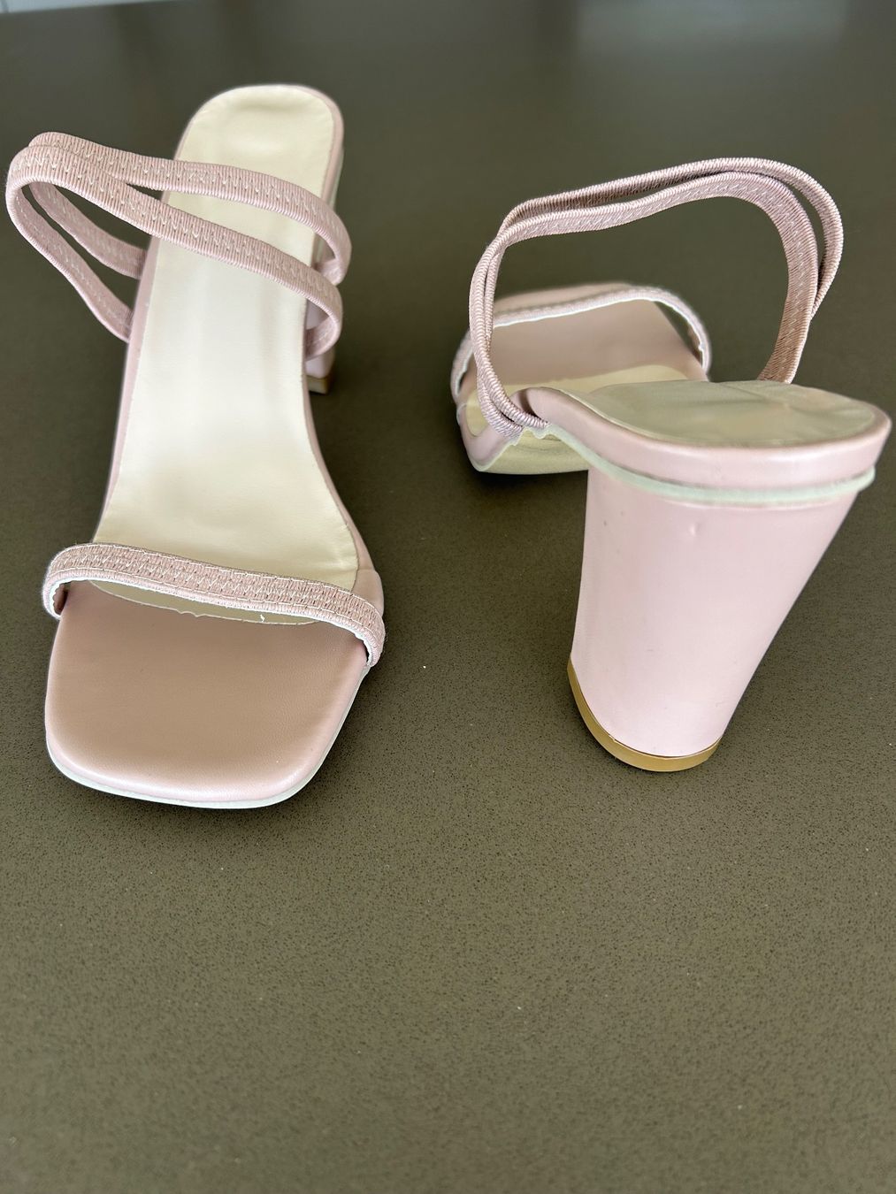 Scarpe da donna: Neue Blockabsatz - Sandale – Nuovo (secondo la descrizione) da Kilchberg ZH venduto da Anie. 2
