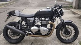 TRIUMPH Thruxton 900 - Custom Umbau mit Kineo Radsatz