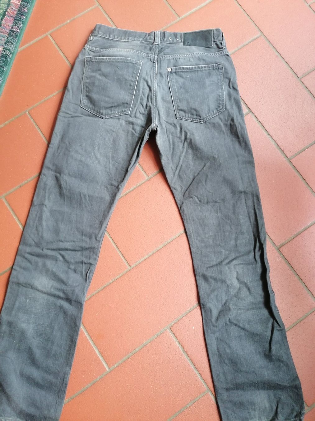 H&M Jeans: Jeans  Mann dunkelgrau – Usato da Bedigliora venduto da Dolcezza0 3