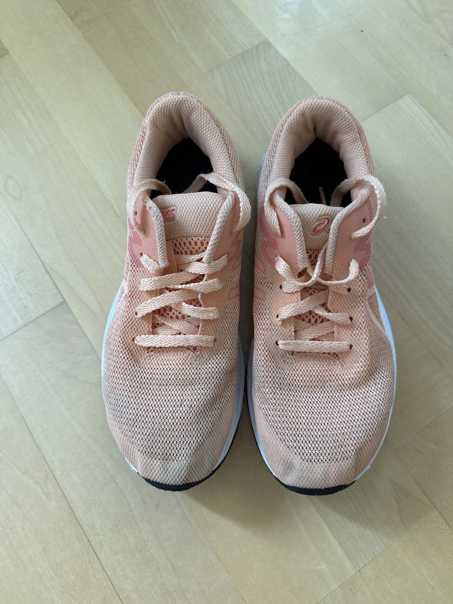 Asics Schuhe für Mädchen: Asics Laufschuhe, Grösse 37 – Gebraucht aus Schaffhausen von Choliday 1
