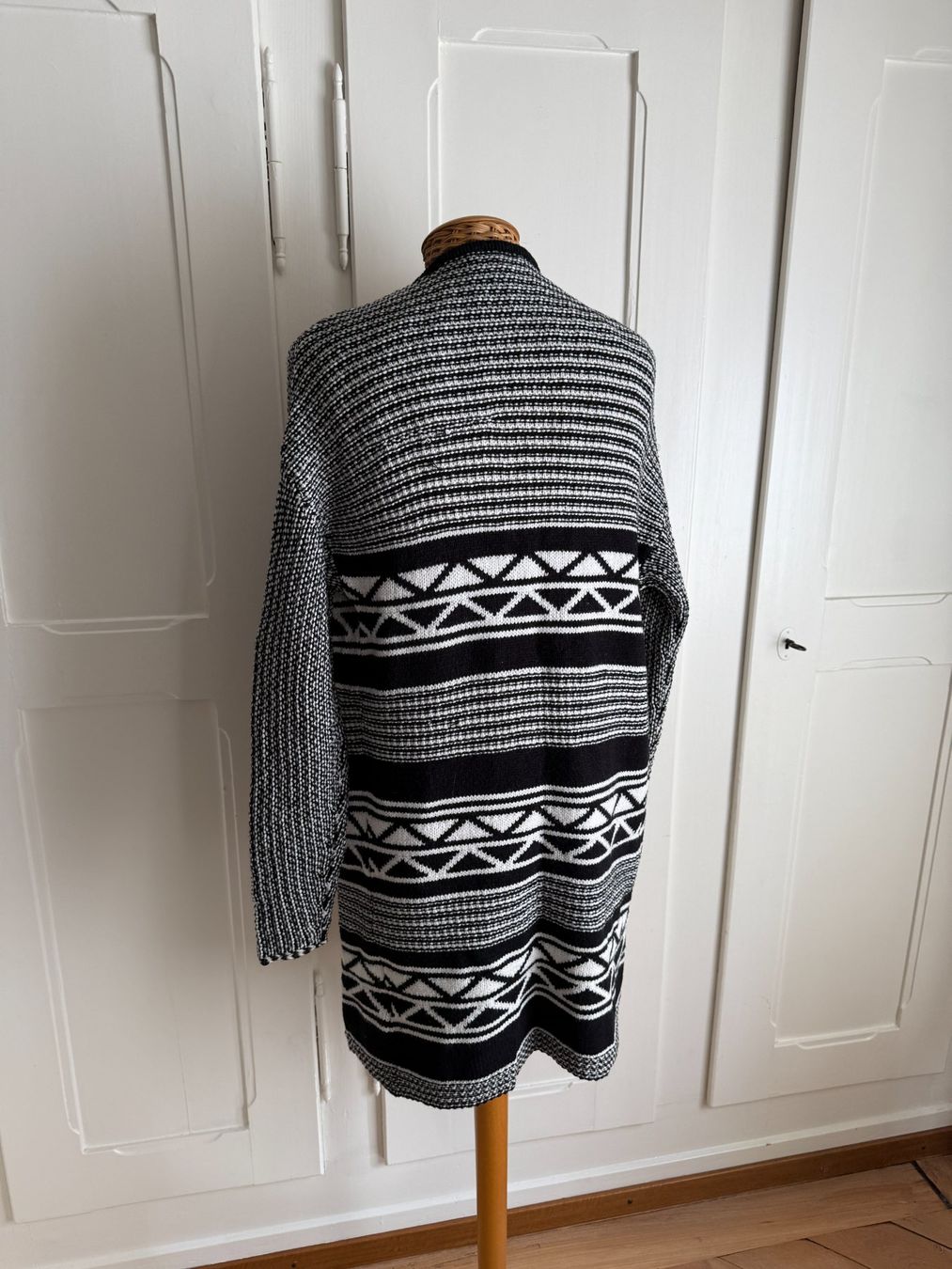 Giacche: AMISU - Strickjacke schwarz-weiss gemustert XS – Usato da Zürich venduto da Diazaio 2
