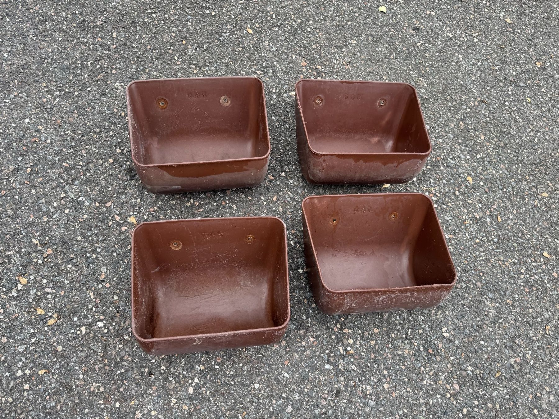 Nourriture: Futtertrog – D'occasion à Dierikon par Brownies13