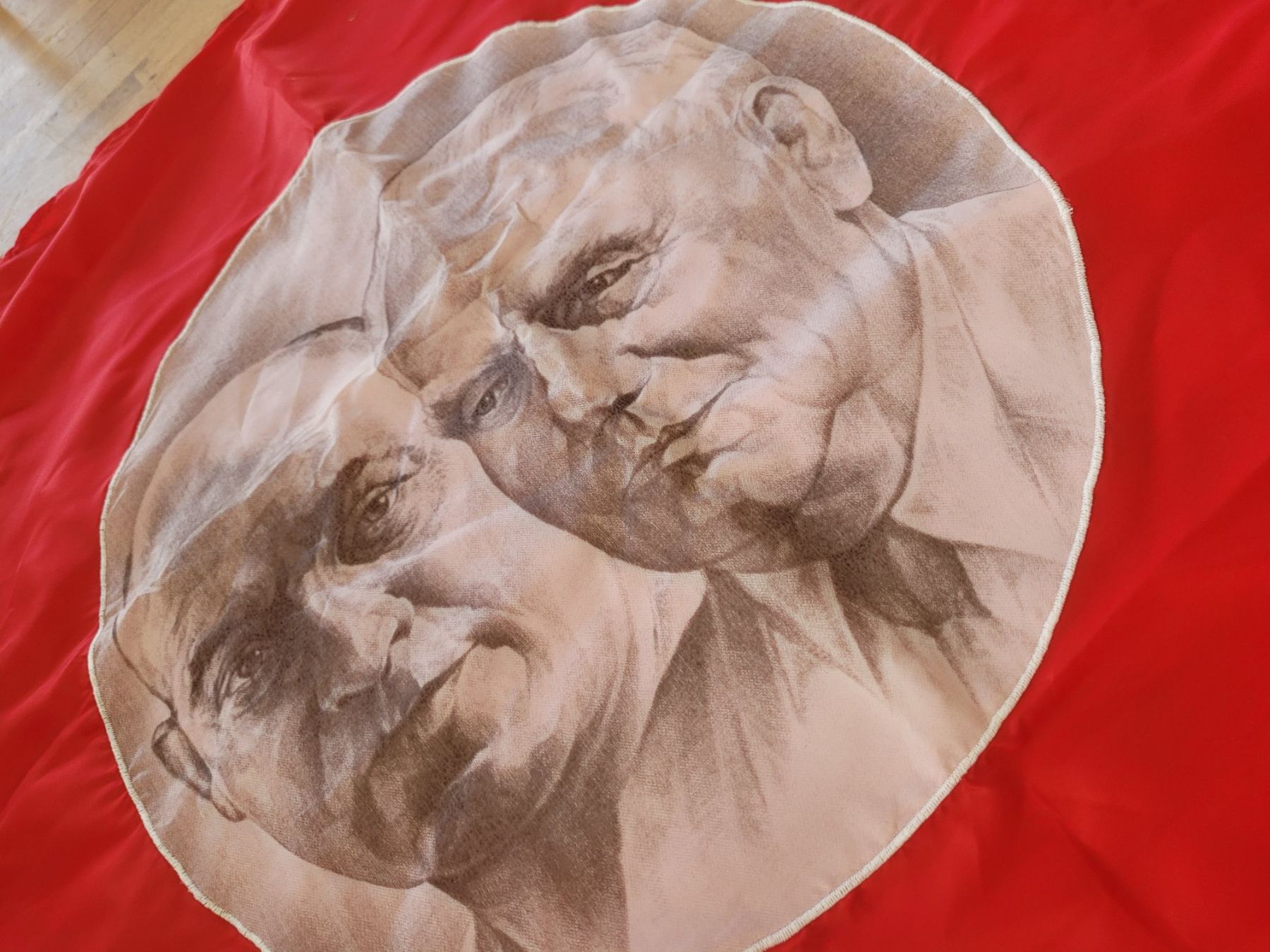 Armi bianche: DDR , "SED Ehrenbanner" Flagge – Usato da Kriens venduto da KTP 2