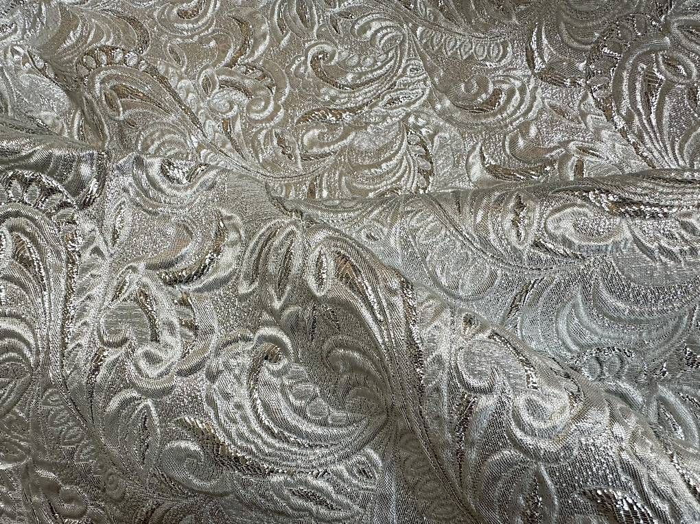 Tessuti: Silber Brokat Stoff 110 x 105cm plus Reststück – Usato da Zumikon venduto da luthien1805 2