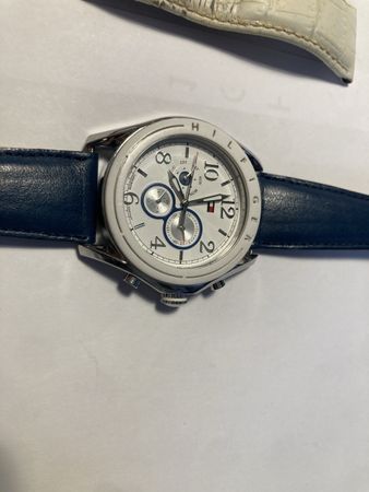 Montre Tommy Hilfiger.