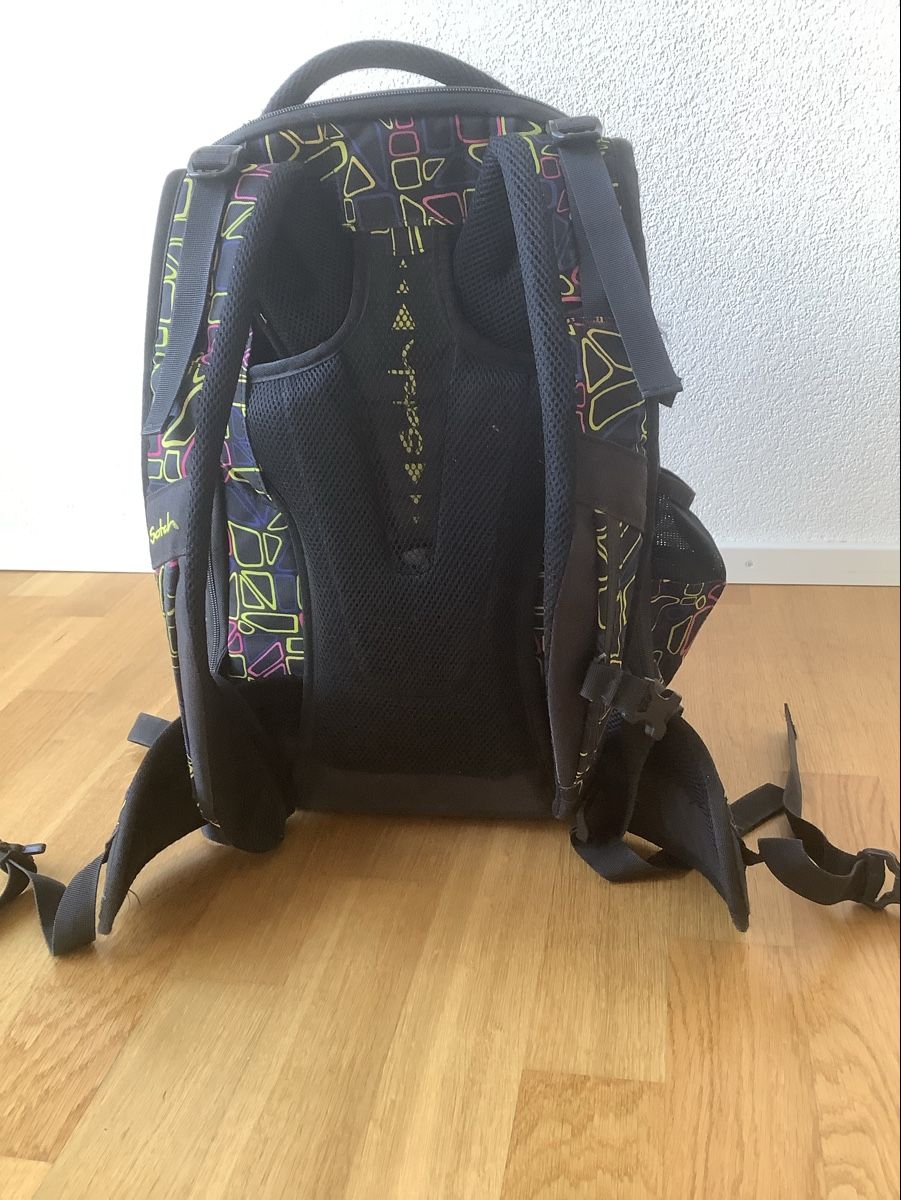 Satch Zaini: Satch Match Plus Schulrucksack schwarz mit Muster – Usato da Adliswil venduto da Urspirit 2
