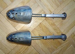 Paire d'embauchoirs à chaussures ajustables en métal