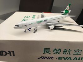 Modellflugzeug EVA AIR MD-11 OVP 1:500