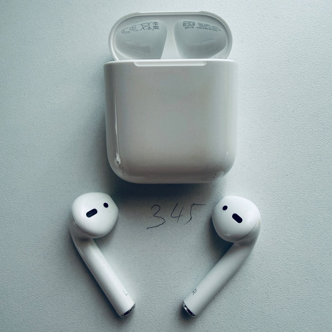 Apple Kopfhörer: Original Apple AirPods 2 Gen. Wireless Kopfhörer & Case – Gebraucht aus Basel von MY.AIRPODS.SHOP 2