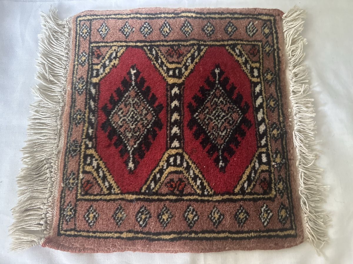 Tapis: Orientalischer Teppich klein rot mit Fransen 32x36cm – D'occasion à Zürich par Chaeffeler