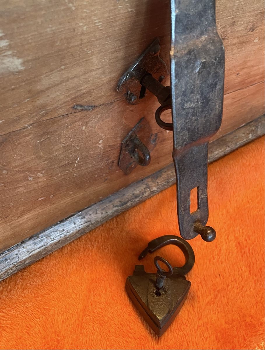 Cassapanche: Antike Truhe mit Dreieckschloss – Usato da Rorschacherberg venduto da farmer61 1